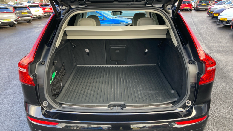 Volvo XC60 2.0 B4D Plus Dark 5dr AWD Geartronic Diesel Estate